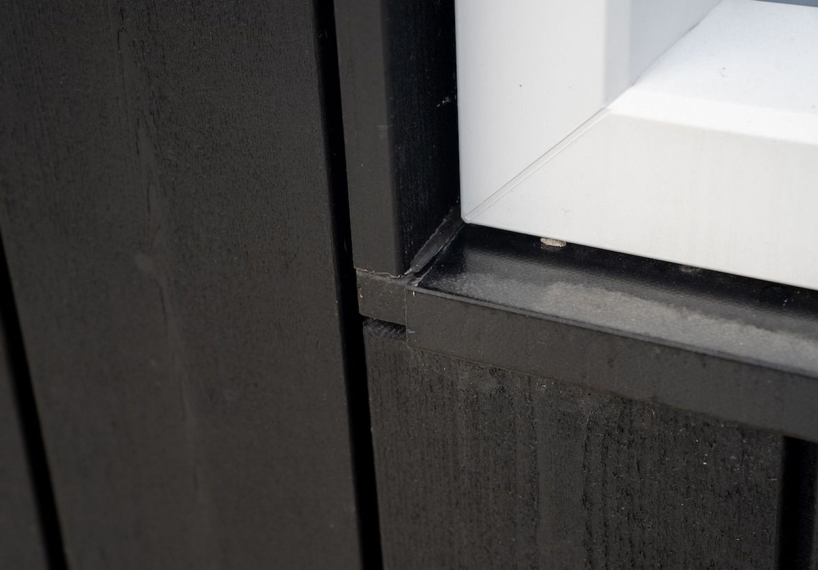 VäriWood board R3 in een open gevel