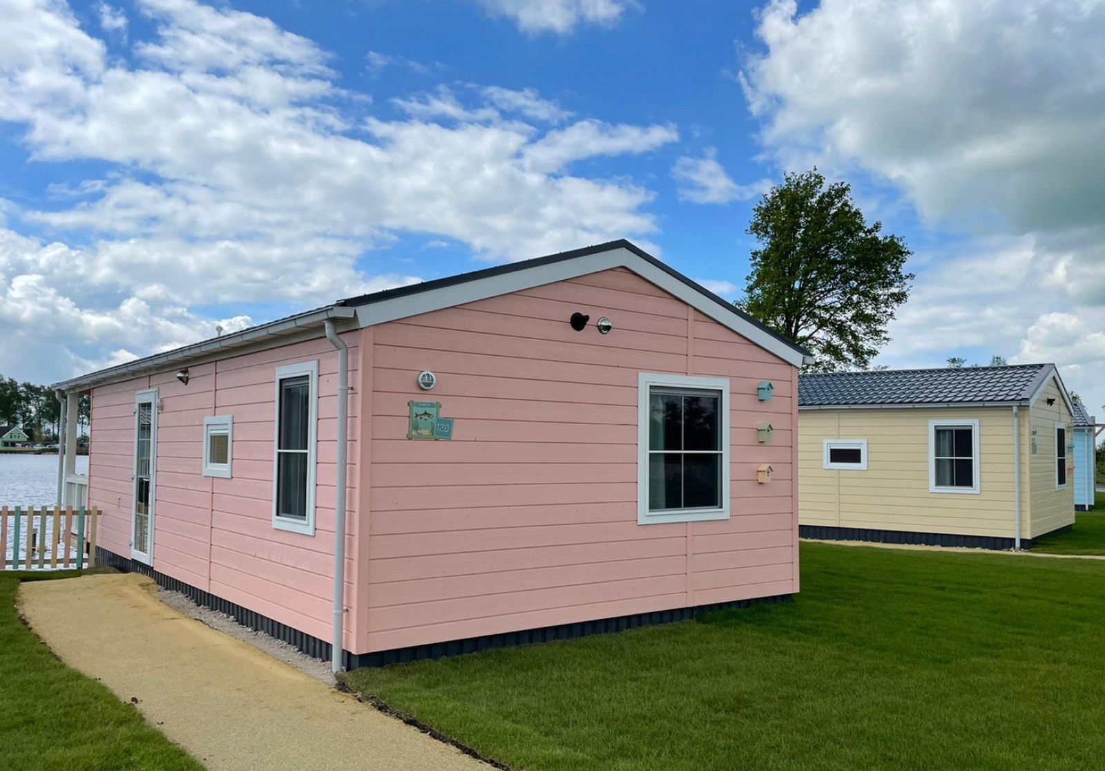 Kleurrijke houten gevelbekleding