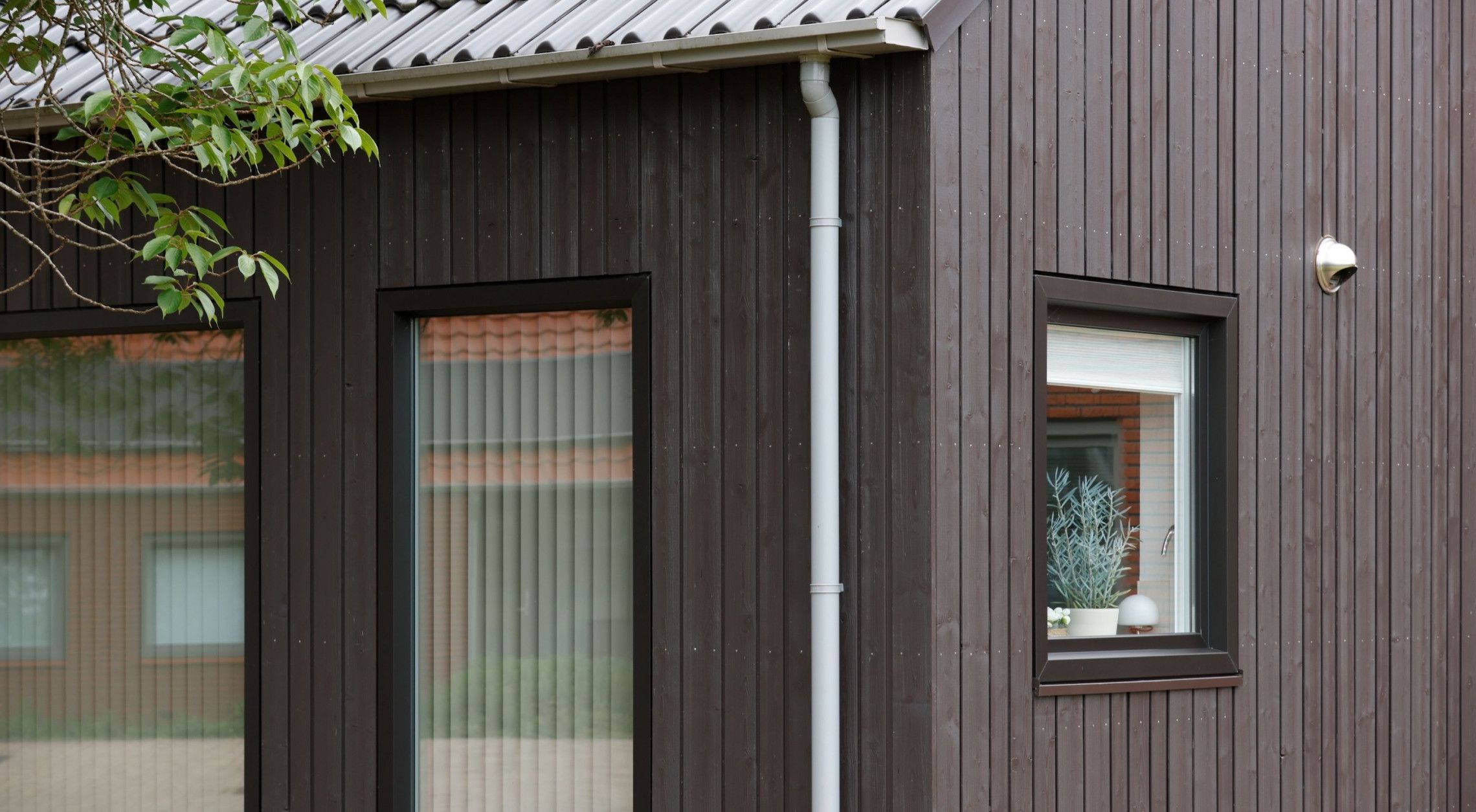 DumoWood channel siding - RAL 8019