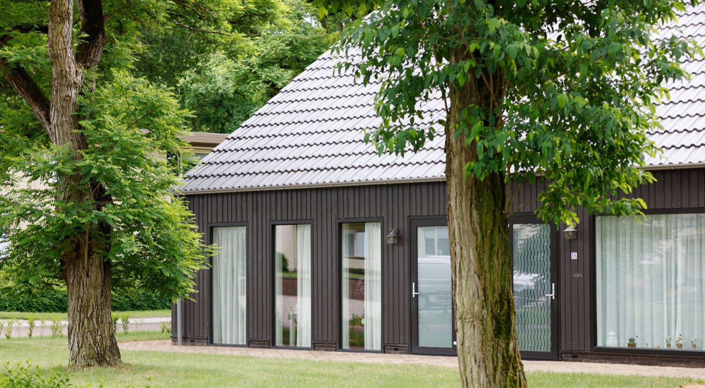 Houten gevel - RAL 8019