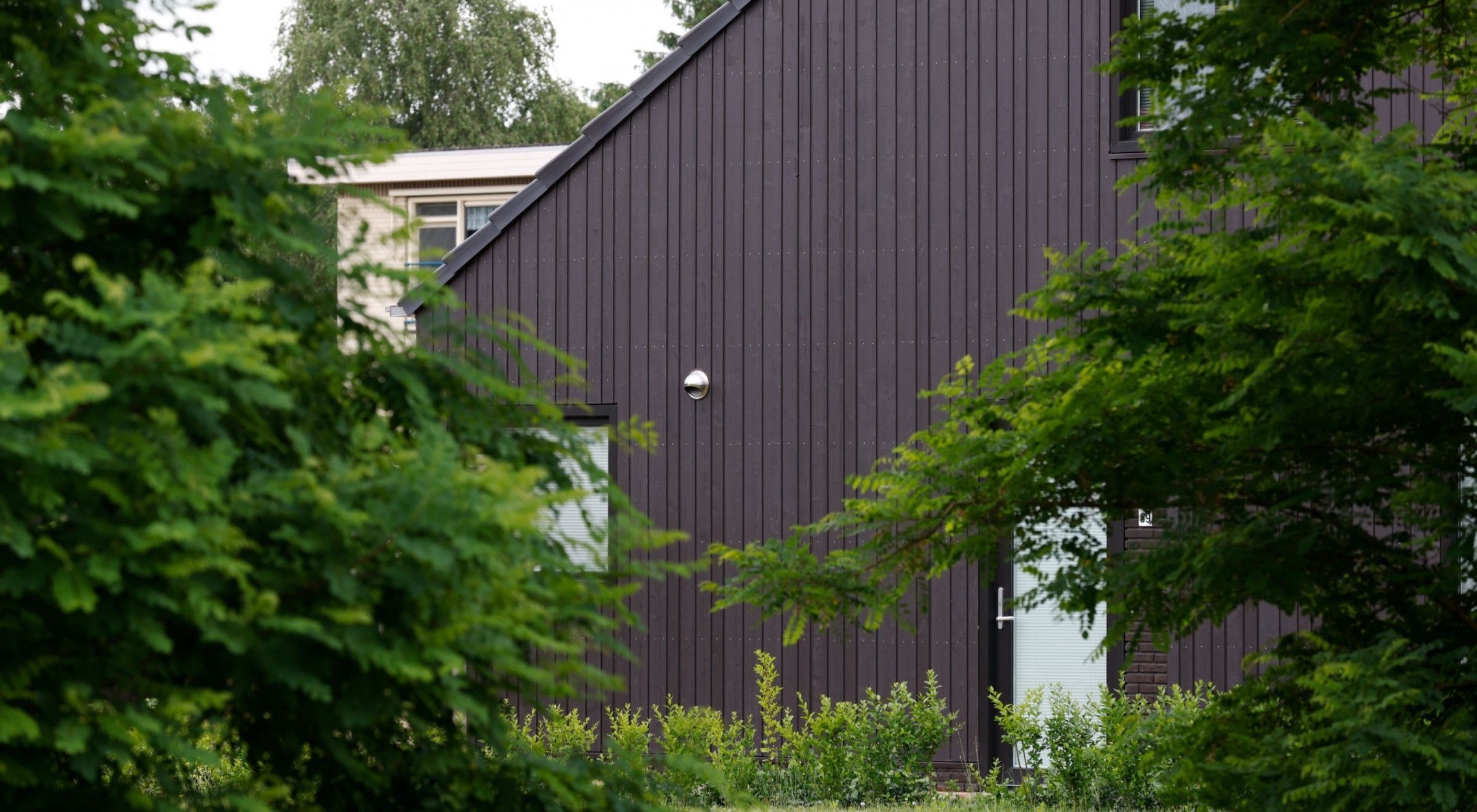 DumoWood channel siding - RAL 8019