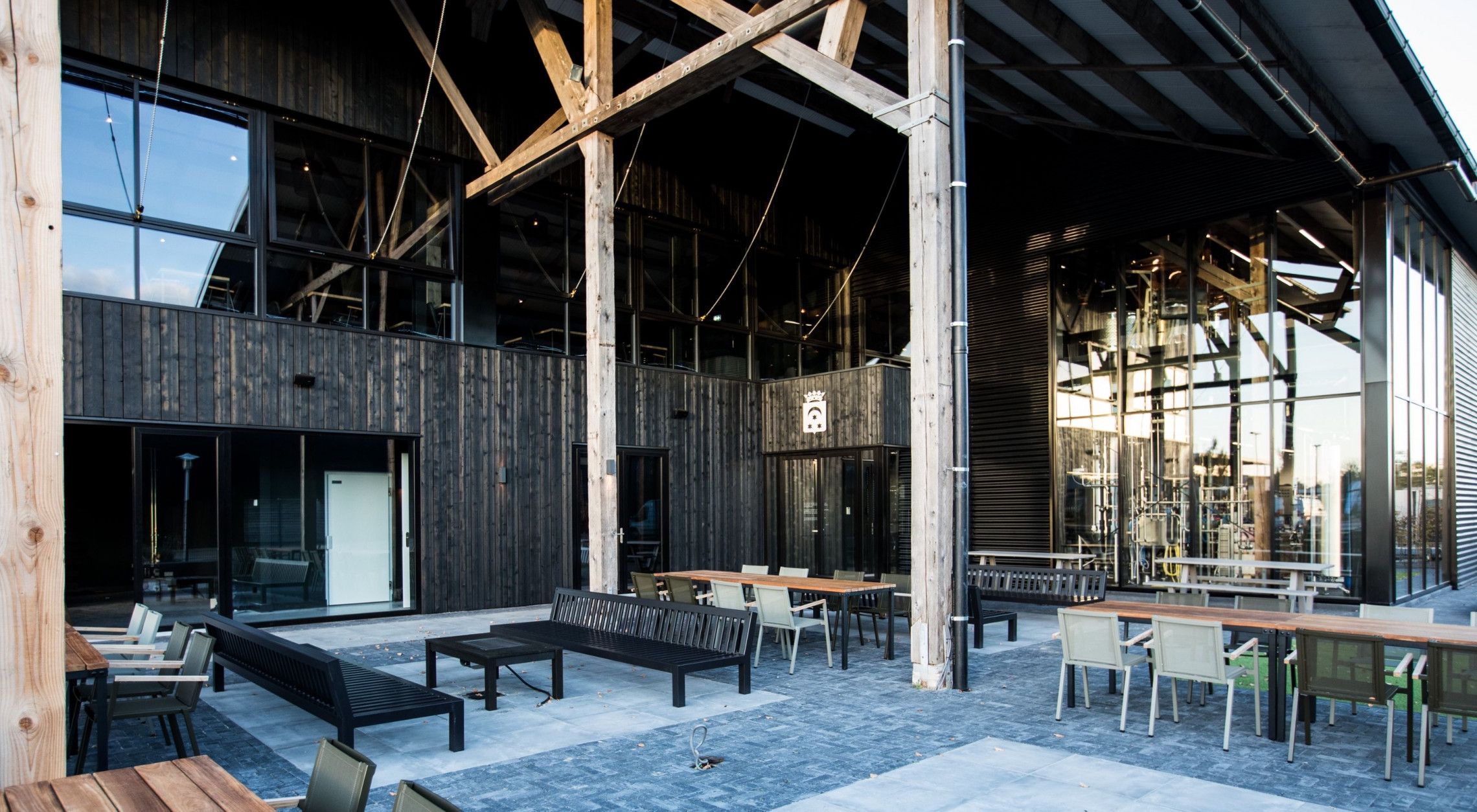 Zwarte houten gevel - DumoWood