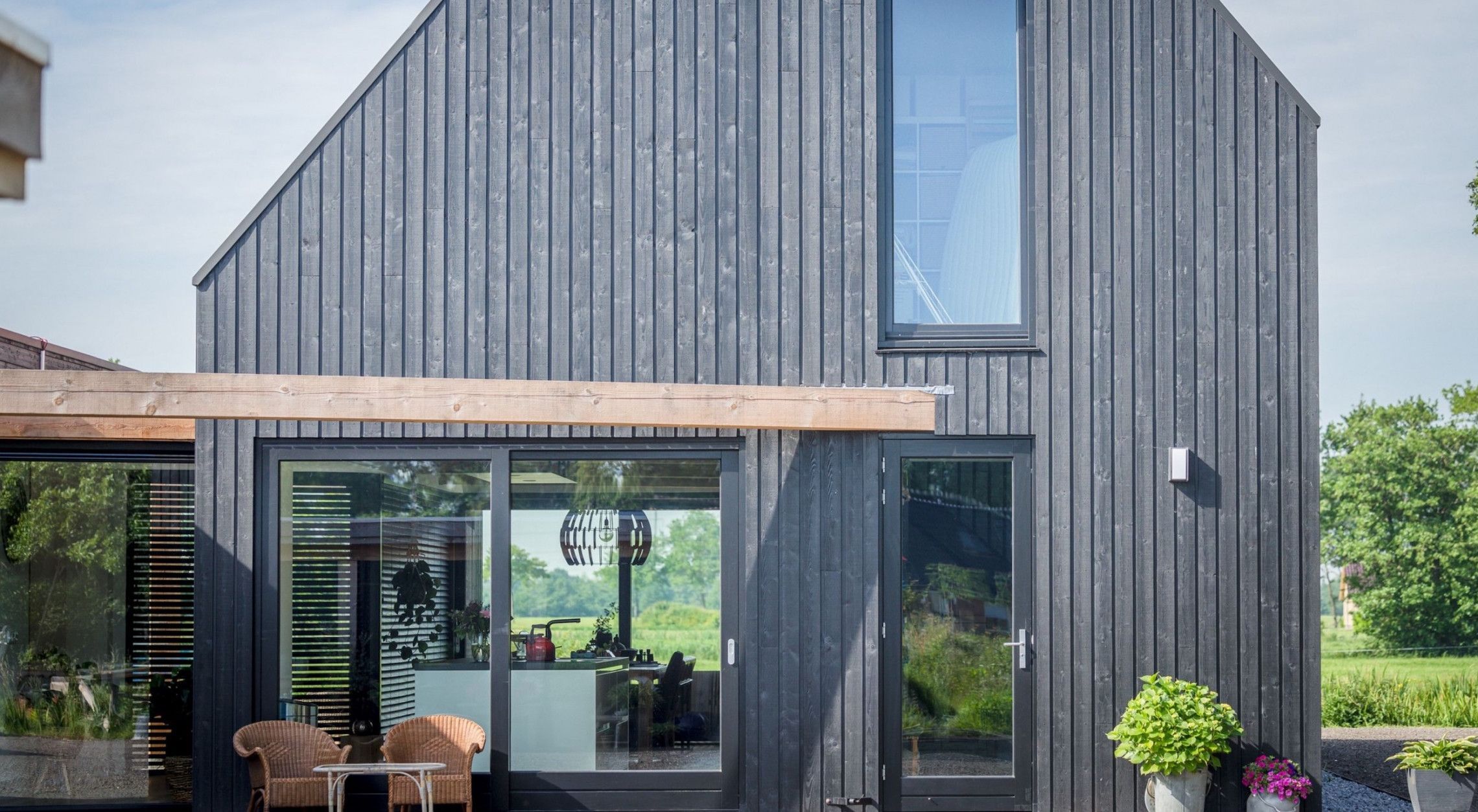 Zwarte houten gevelbekleding - VäriWood