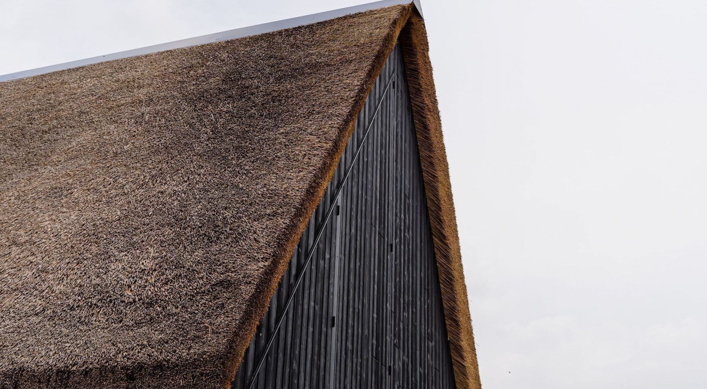 Tabaksschuur - houten gevel & rieten dak