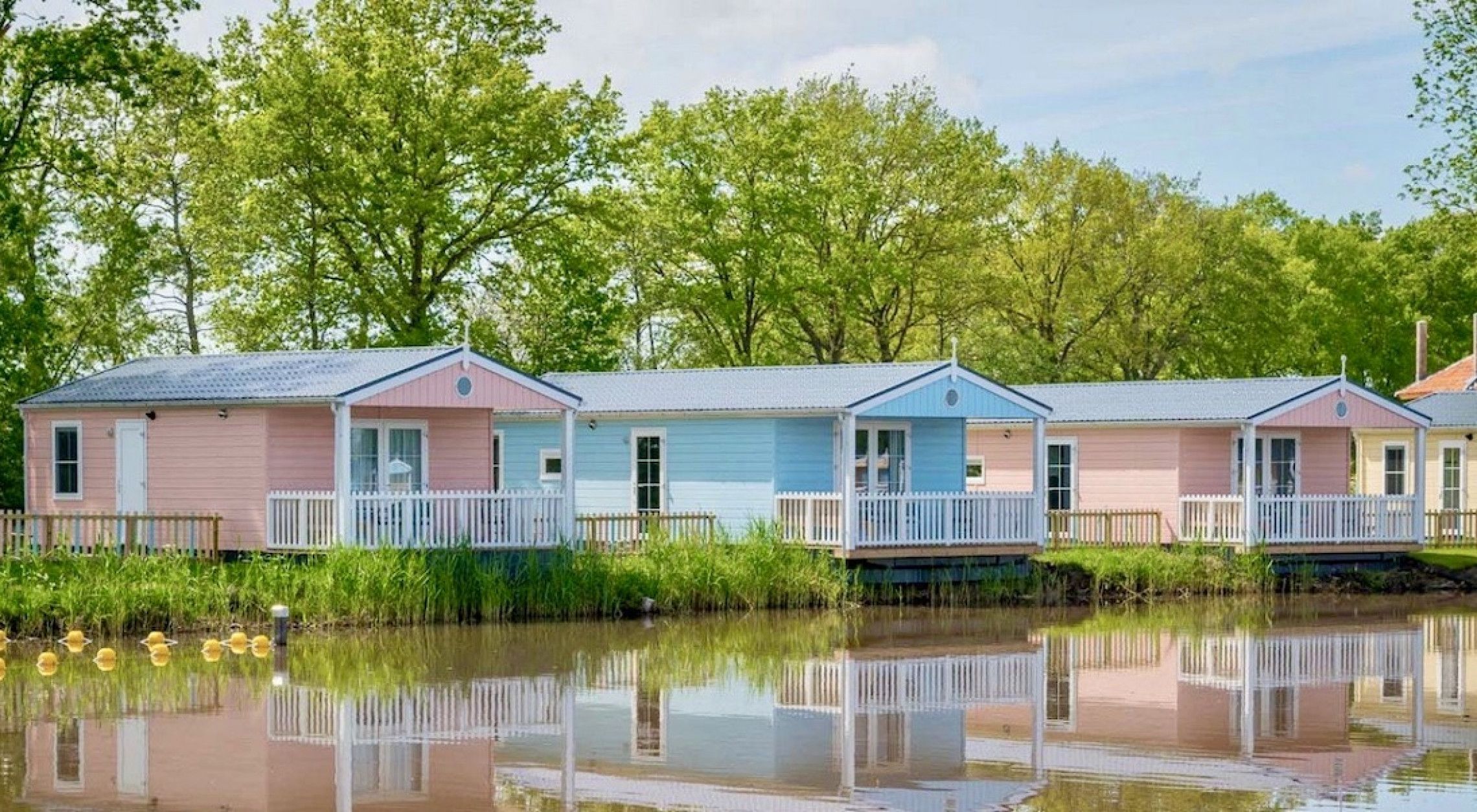 Kleurrijke chalets - Molenwaard